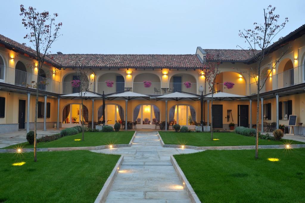 Agriturismo Cascina Varie Castagnito Exterior photo